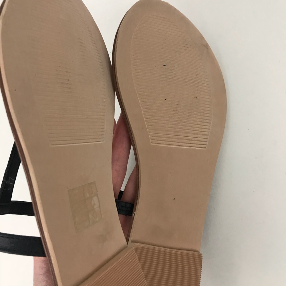 Nasty Gal Black Sandals T-strap 9 - Picture 4 of 4